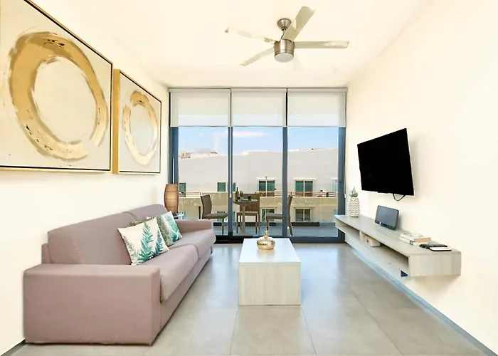 2br W Pools, Gym & Balcony, Steps To Apartment *