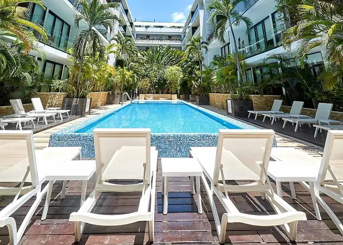 2br W Pools, Gym & Balcony, Steps To * Playa del Carmen