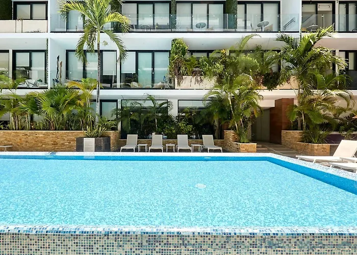 Apartment 2br W Pools, Gym & Balcony, Steps To *