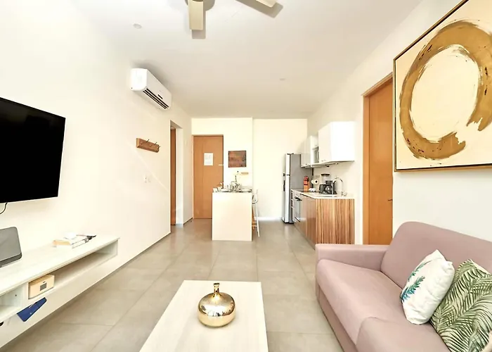 2br W Pools, Gym & Balcony, Steps To Apartment *