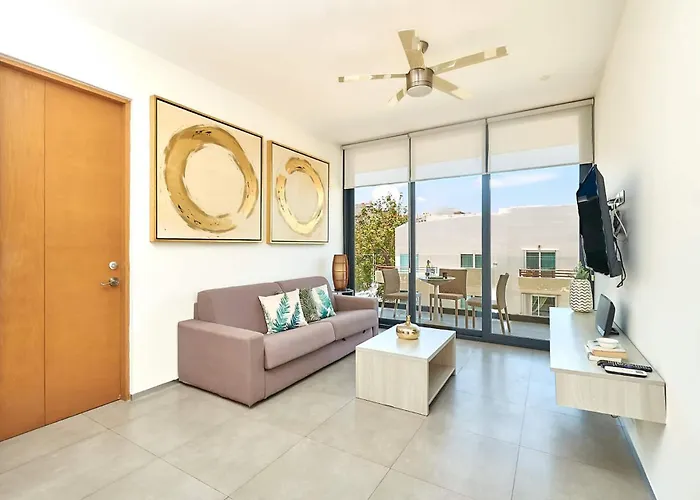 2br W Pools, Gym & Balcony, Steps To * Playa del Carmen