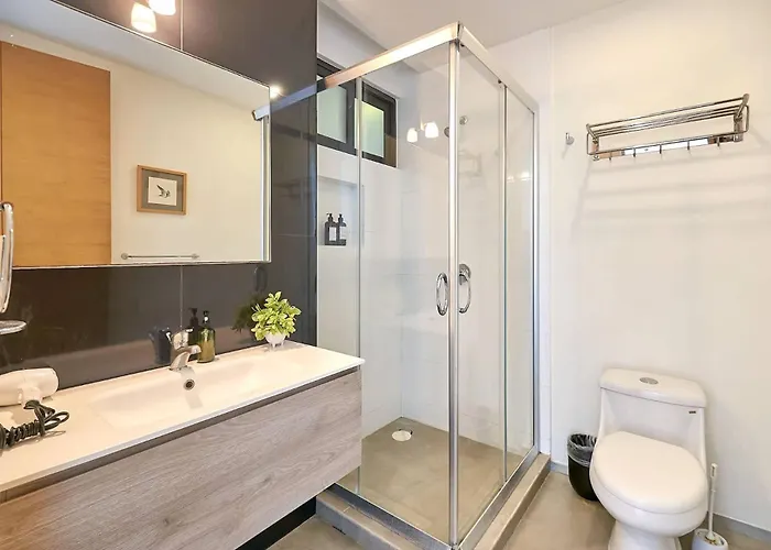 2br W Pools, Gym & Balcony, Steps To * Playa del Carmen