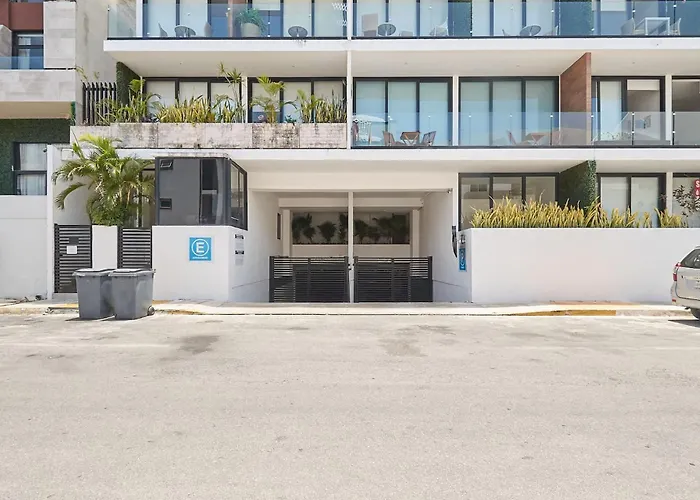 Apartment 2br W Pools, Gym & Balcony, Steps To Playa del Carmen