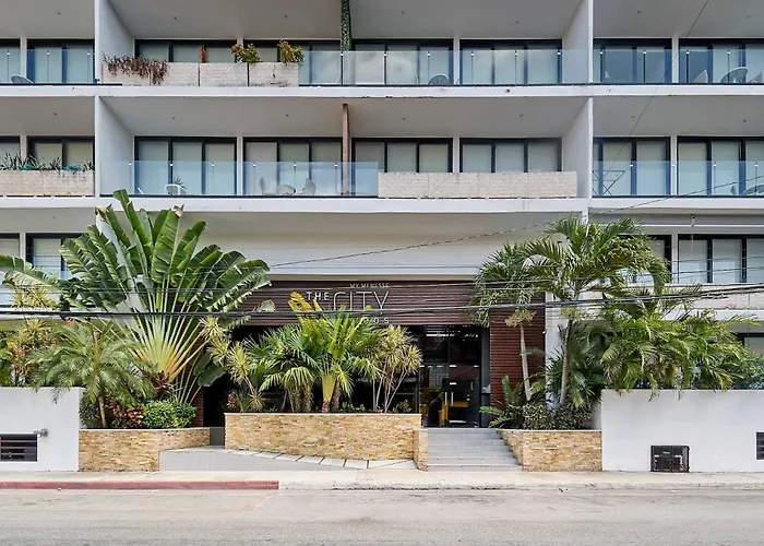 2br W Pools, Gym & Balcony, Steps To Apartment *